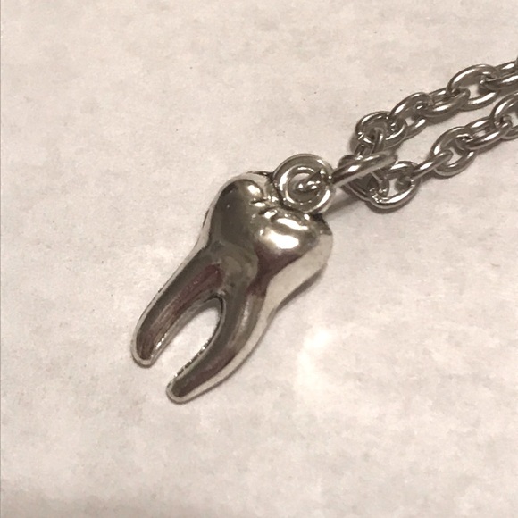Molar 🦷 Tooth Silver Tone necklace - Picture 1 of 2
